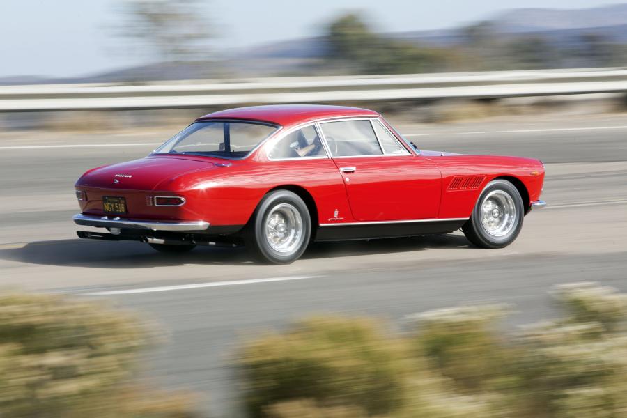  Ferrari 330 GT 2+2 (Series I) 1964 года  (фото 32 из 44)
